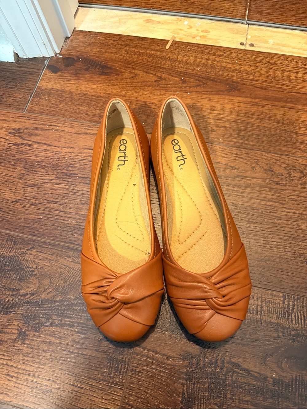 Earth Women's Cognac Knot-Front Leather Ballet Flats